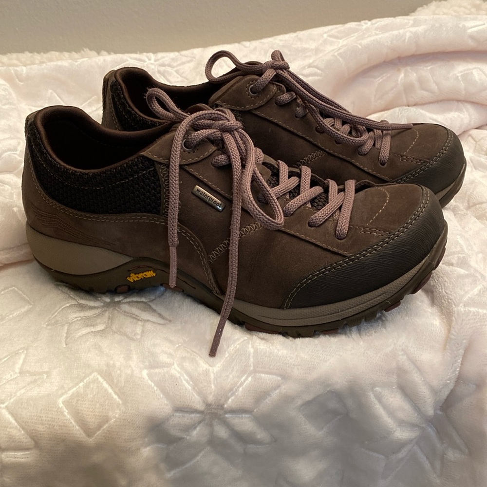 Dansko Paisley Sneaker size 36/6